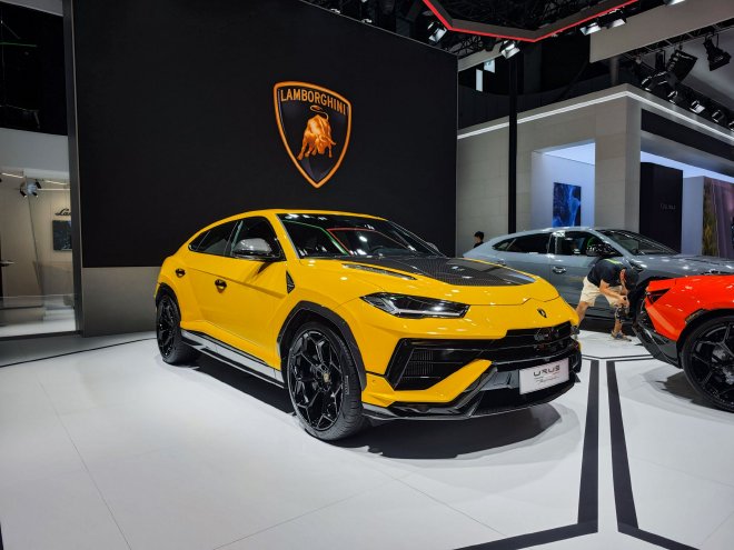 2023成都车展:兰博基尼Revuelto亮相