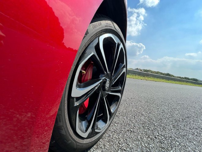 可浪漫可激情 赛道试驾MG Cyberster