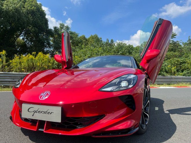 可浪漫可激情 赛道试驾MG Cyberster