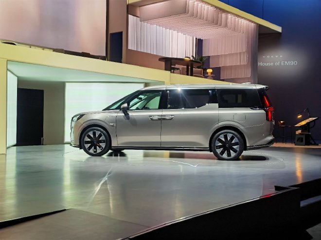 沃尔沃EM90正式上市 售价81.80万元