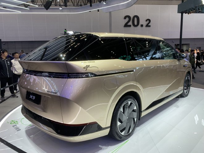2023广州车展:小鹏X9预售38.8万元起