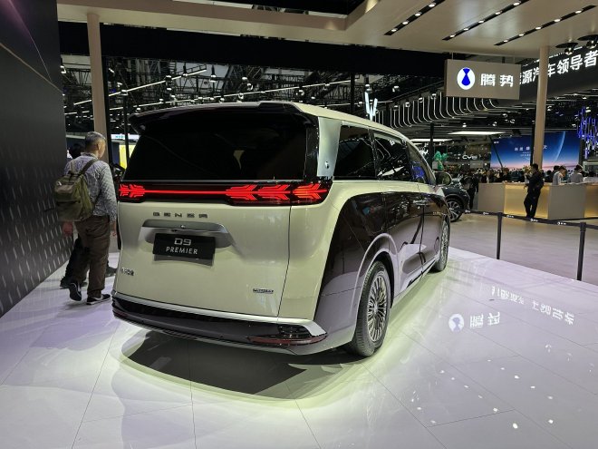 2023广州车展:腾势D9 PREMIER创始版亮相
