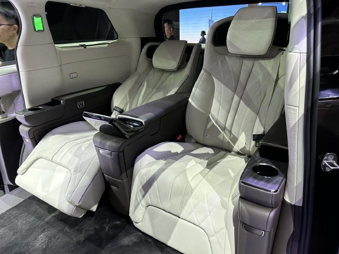 2023广州车展:腾势D9 PREMIER创始版亮相