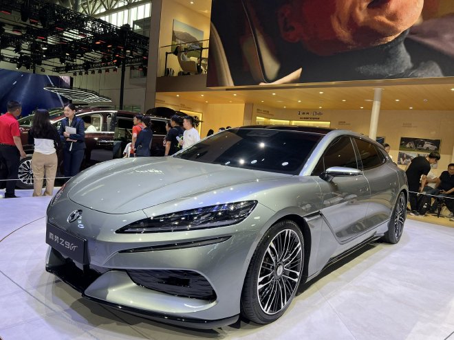 2024北京车展:腾势Z9 GT展馆实拍