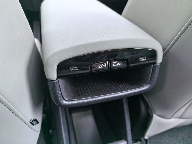 性能强悍有个性 试驾沃尔沃EX30四驱版车型