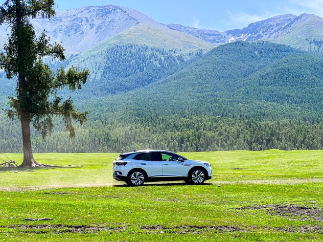 油电双开 驾一汽-大众探歌与ID.6 CROZZ穿越阿勒泰