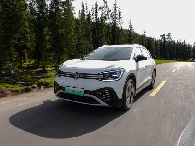 油电双开 驾一汽-大众探歌与ID.6 CROZZ穿越阿勒泰