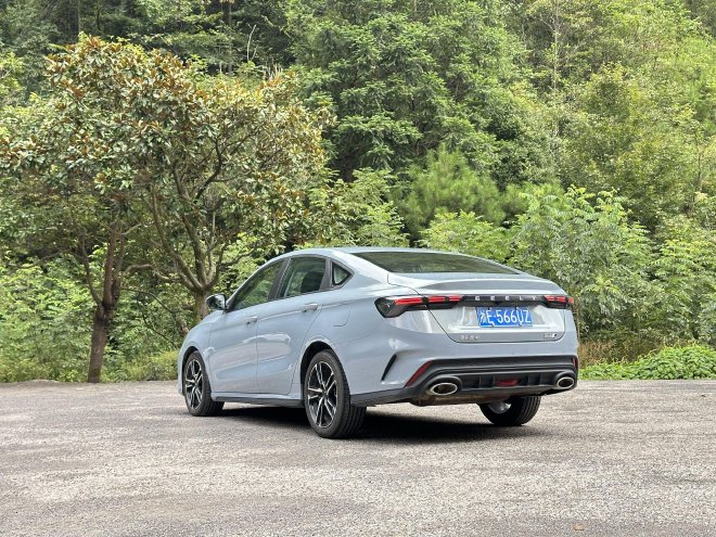 试驾吉利缤瑞COOL 7万级也能有驾驶乐趣