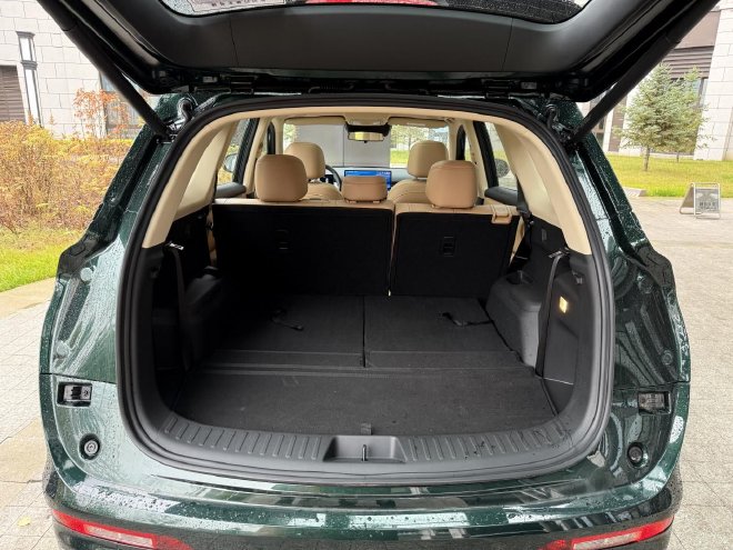 试驾蓝电E5 PLUS 静态表现出色 性价比拉满