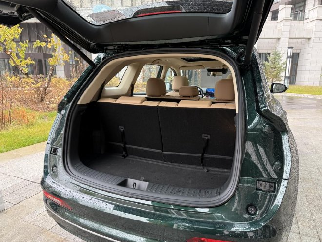 试驾蓝电E5 PLUS 静态表现出色 性价比拉满