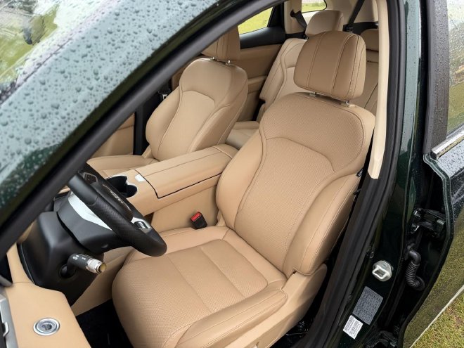 试驾蓝电E5 PLUS 静态表现出色 性价比拉满