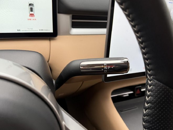 试驾蓝电E5 PLUS 静态表现出色 性价比拉满