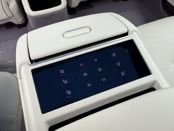 阿维塔12双动力上市 售价26.99万-42.99万元