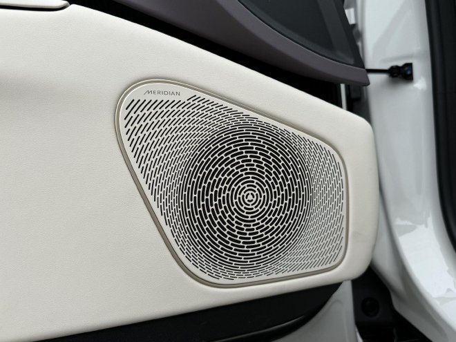 阿维塔12双动力上市 售价26.99万-42.99万元