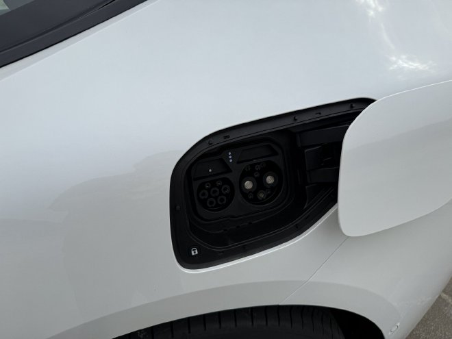 阿维塔12双动力上市 售价26.99万-42.99万元