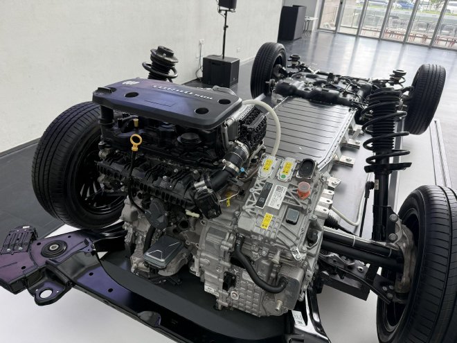 综合续航1420km/亏电油耗6.68L 别克GL8陆尚静态实拍