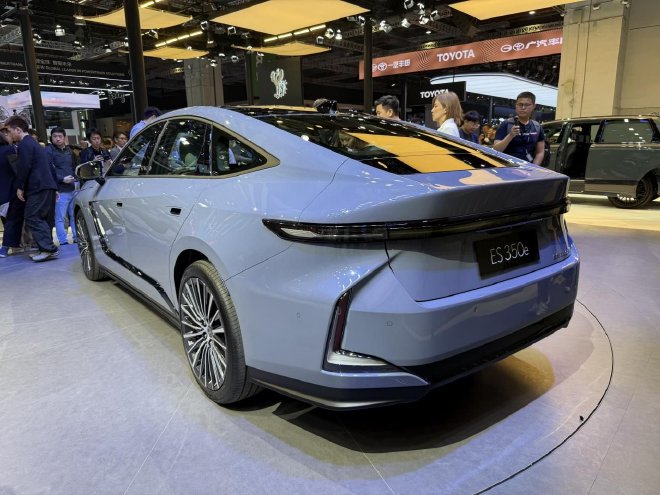 2025上海车展:全新一代雷克萨斯ES亮相