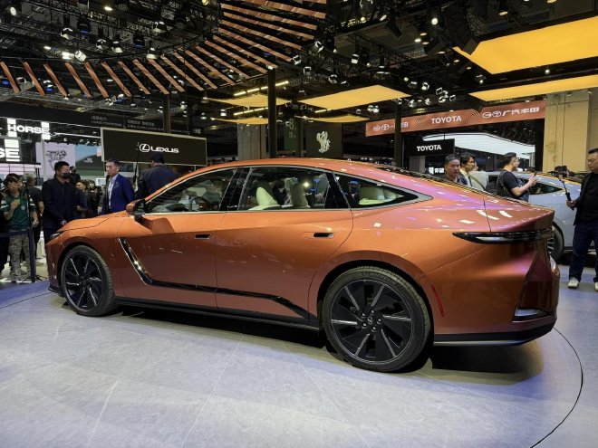 2025上海车展:全新一代雷克萨斯ES亮相