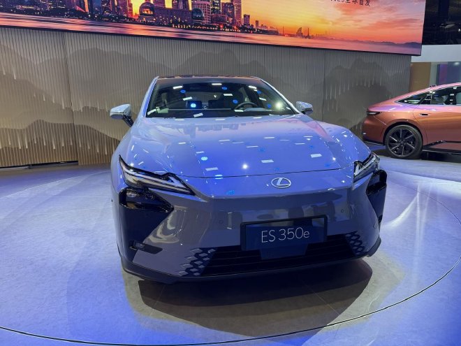 2025上海车展:全新一代雷克萨斯ES亮相