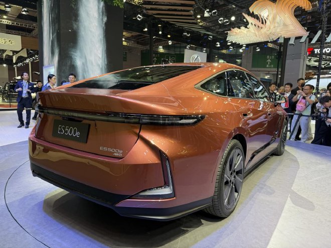 2025上海车展:全新一代雷克萨斯ES亮相