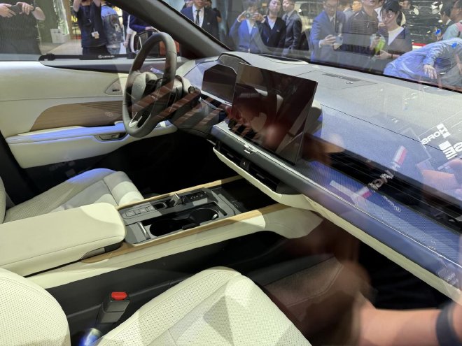 2025上海车展:全新一代雷克萨斯ES亮相