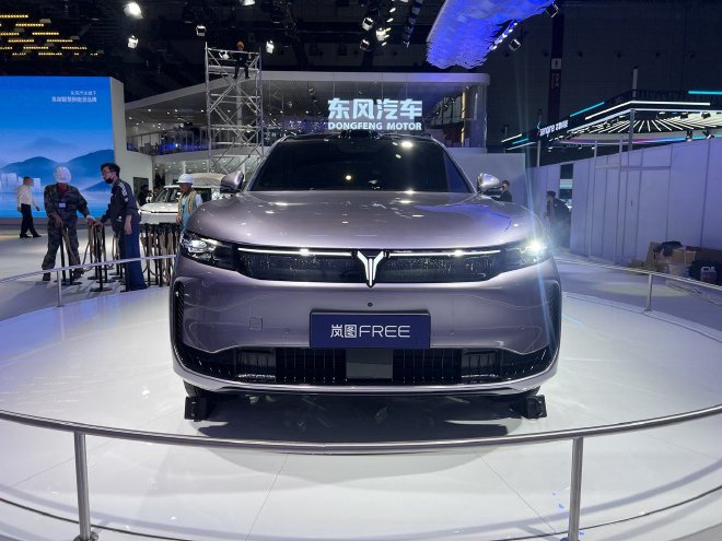 2025上海车展:实拍岚图FREE+ 智能化提升