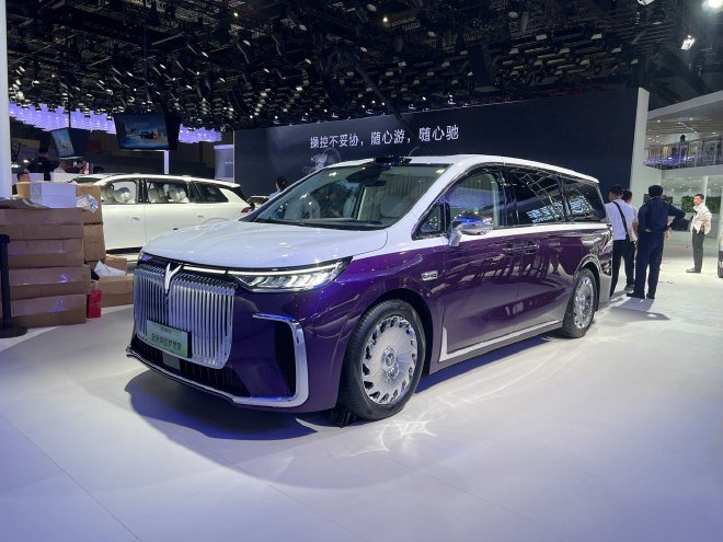 2025上海车展:实拍岚图梦想家·山河 国潮四座MPV