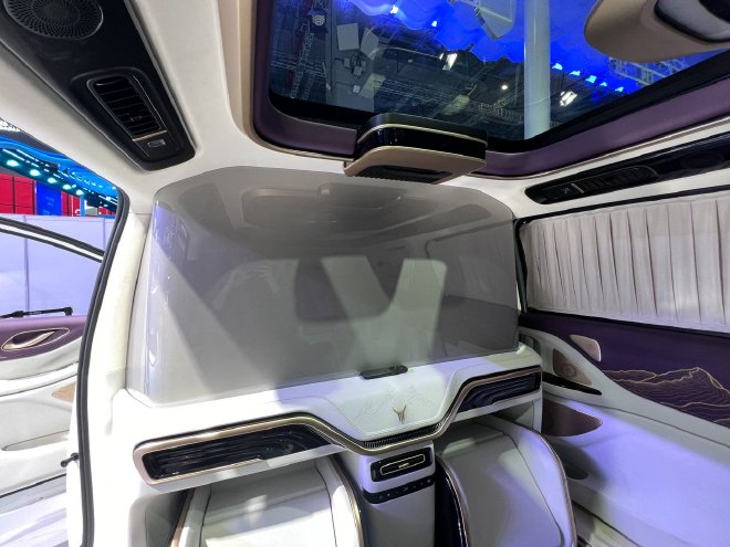 2025上海车展:实拍岚图梦想家·山河 国潮四座MPV