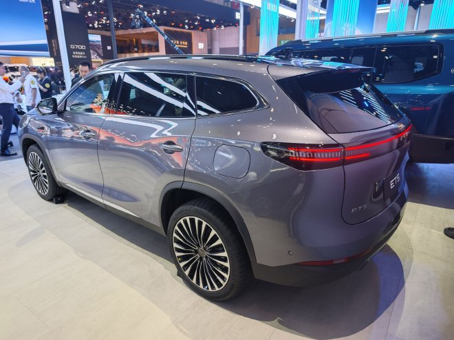 2025成都车展:星途星纪元ET5正式亮相