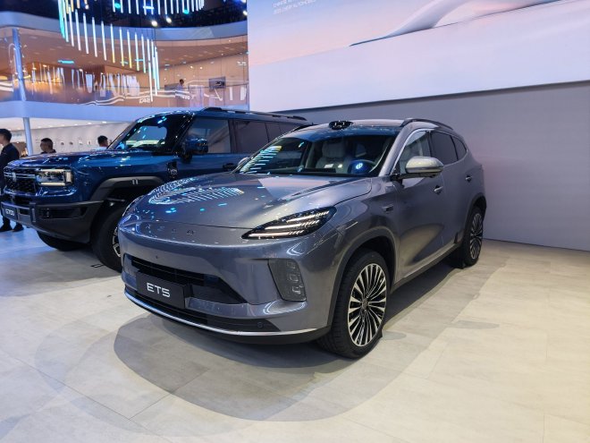 2025成都车展:星途星纪元ET5正式亮相