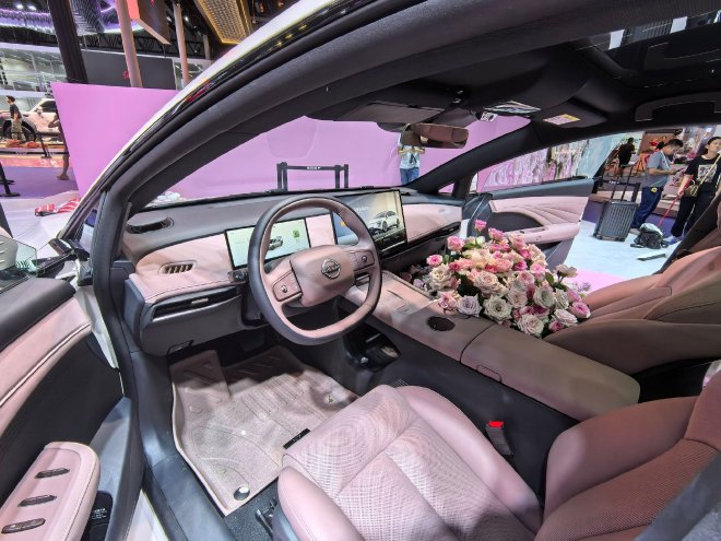 2025成都车展:东风日产N7发布全新配色