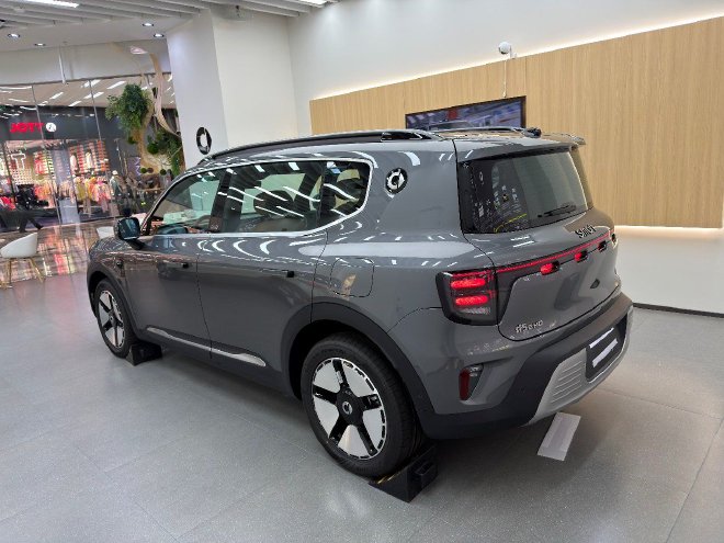 预售18.99万起的豪华插混大五座 探店全新smart#5 EHD