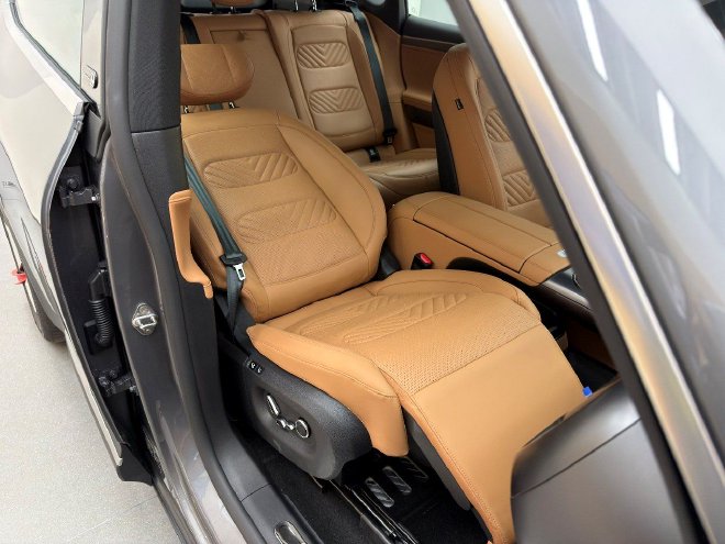 预售18.99万起的豪华插混大五座 探店全新smart#5 EHD