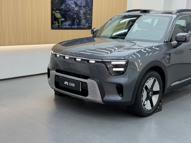 预售18.99万起的豪华插混大五座 探店全新smart#5 EHD