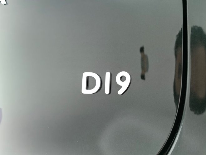 实拍零跑D19 重塑豪华新能源旗舰SUV新格局