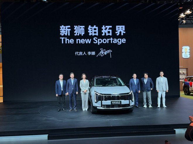 2025广州车展:李娜成新狮铂拓界代言人