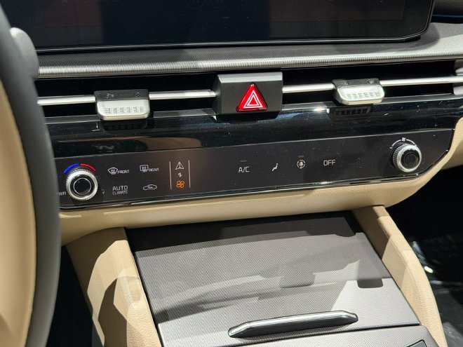 2025广州车展:李娜成新狮铂拓界代言人