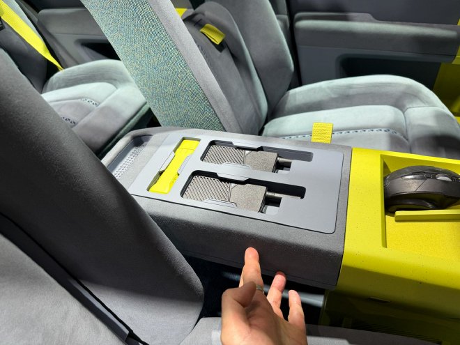 2025广州车展:李娜成新狮铂拓界代言人