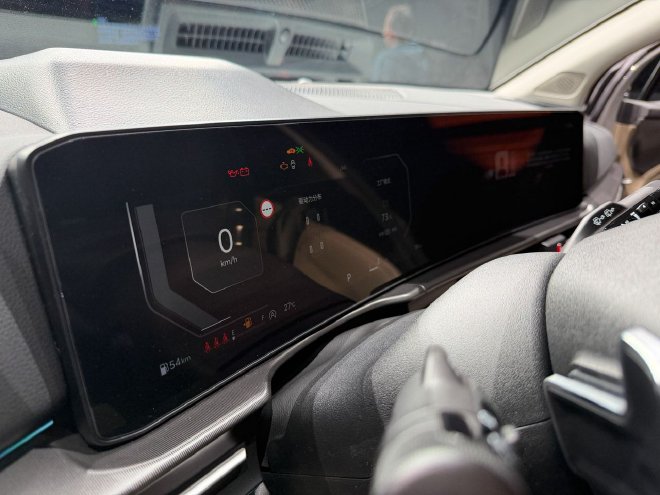 2025广州车展:李娜成新狮铂拓界代言人