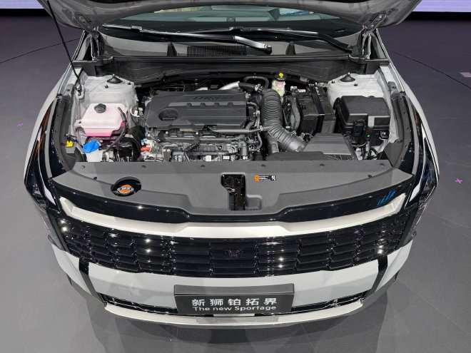 2025广州车展:李娜成新狮铂拓界代言人