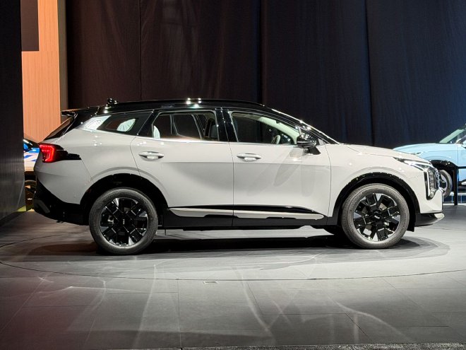 2025广州车展:李娜成新狮铂拓界代言人