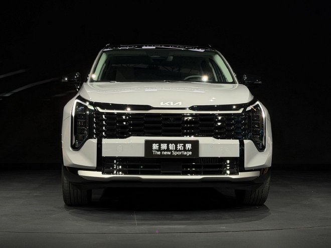 2025广州车展:李娜成新狮铂拓界代言人