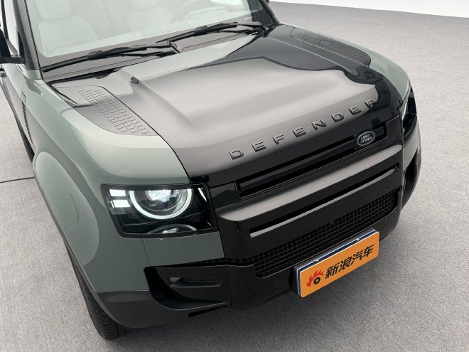 26款新车变化在哪里？实拍揽胜AB长轴版/路虎卫士90