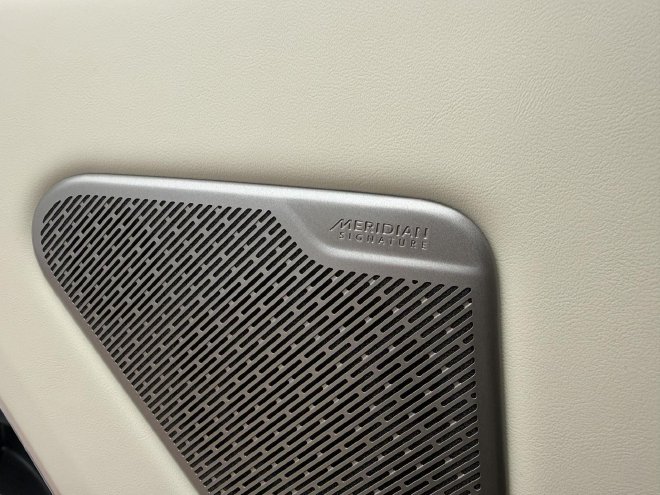 26款新车变化在哪里？实拍揽胜AB长轴版/路虎卫士90