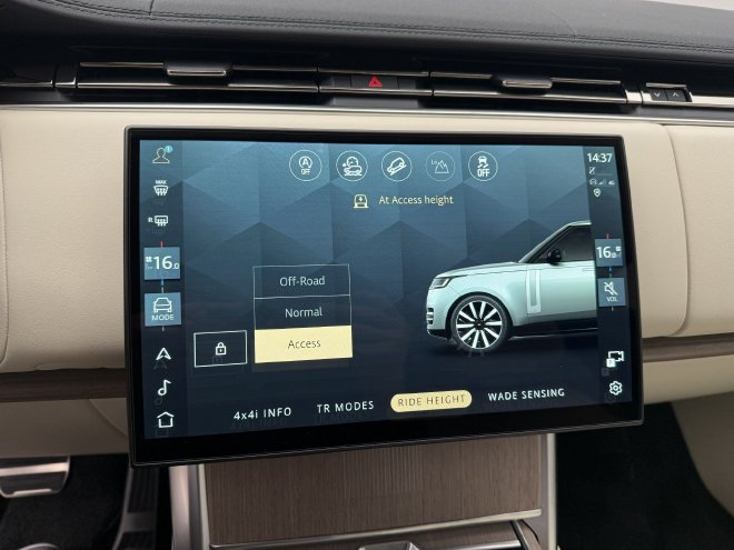 26款新车变化在哪里？实拍揽胜AB长轴版/路虎卫士90