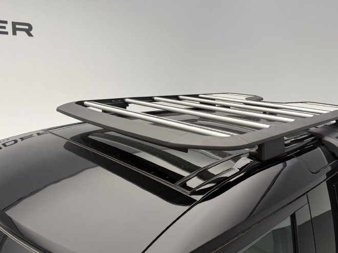 26款新车变化在哪里？实拍揽胜AB长轴版/路虎卫士90