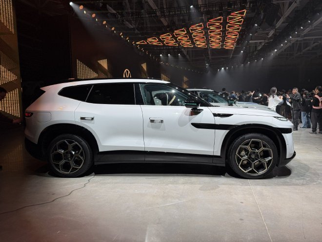 预售价格23.99-29.99万元 与众08开启预售