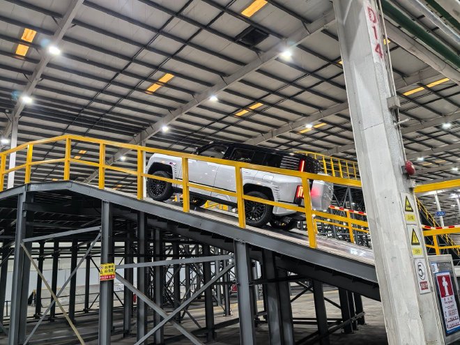 易四方性能再升级 场地试驾2026款仰望U8