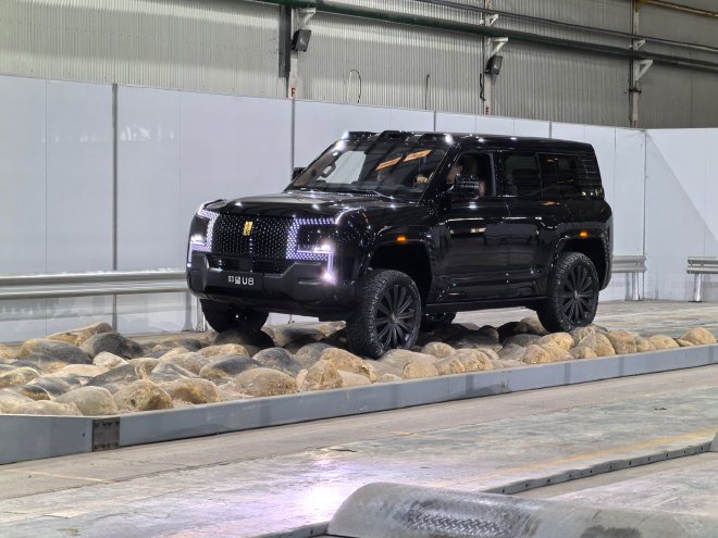 易四方性能再升级 场地试驾2026款仰望U8