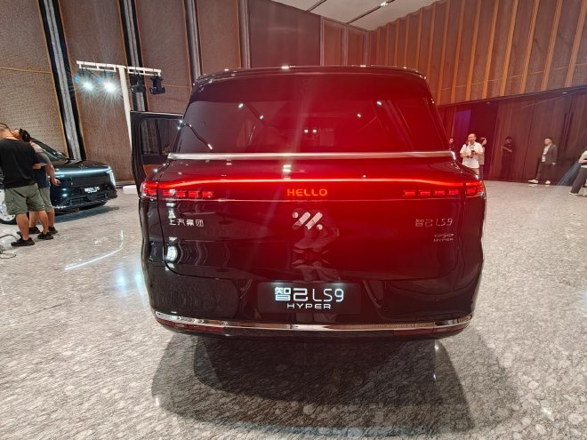 智己LS9 Hyper正式上市 售价31.98万起